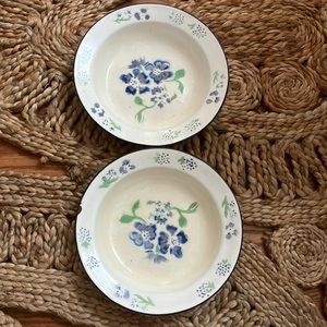April Cornell Distress Floral White Enamel Basin Bowl w/Blue Rim set of 2